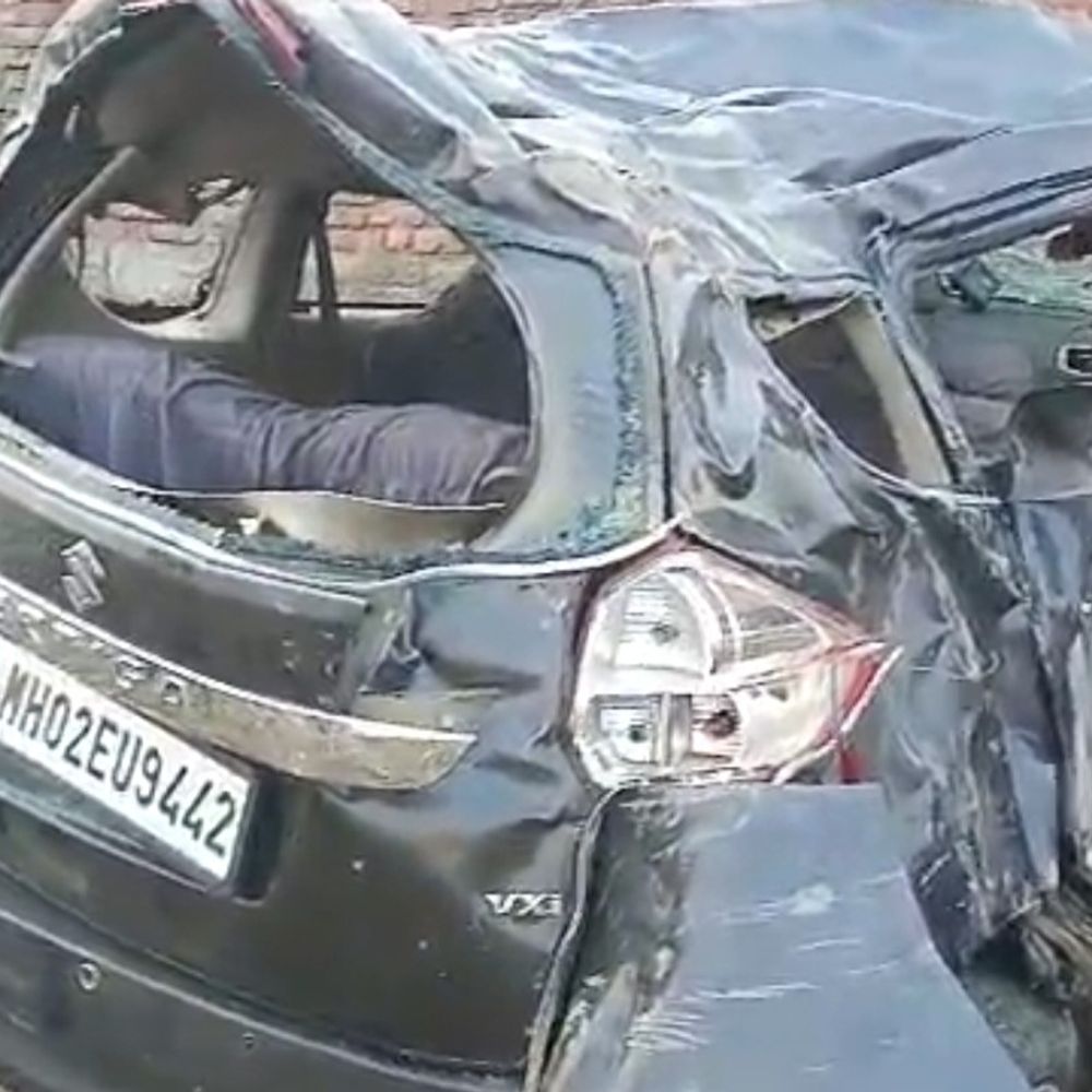 मिर्जापुर में अर्टिगा कार सड़क किनारे दीवार से टकराई:बारातियों को लेकर जा रही थी, 6 लोग घायल; सभी अस्पताल में भर्ती