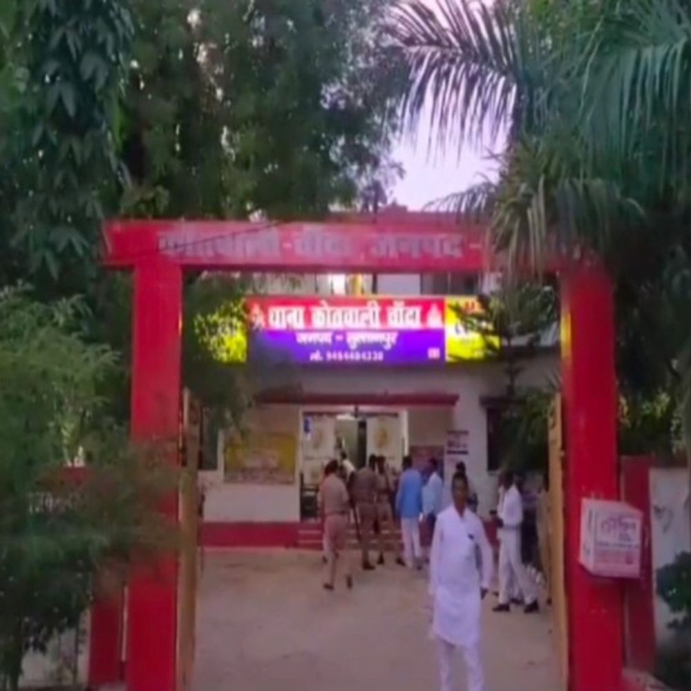 सुल्तानपुर में दहेज के लिए विवाहिता को पीटा:दो बच्चों संग घर से निकाला, कार और ₹2 लाख की मांग