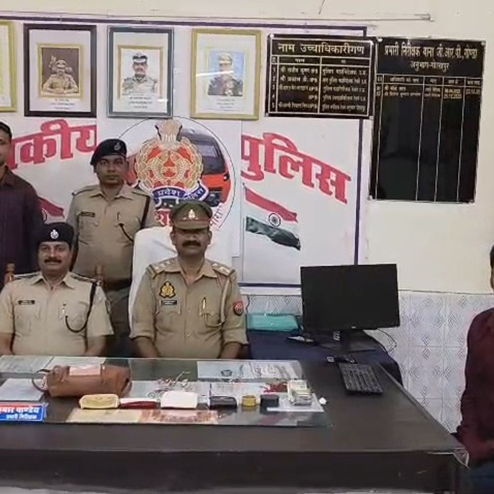 जेवरात से भरे बैग को आरपीएफ ने यात्री को लौटाया:गोंडा में जल्दबाजी में बैग सहयात्री ने गलती से उठाया लिया था