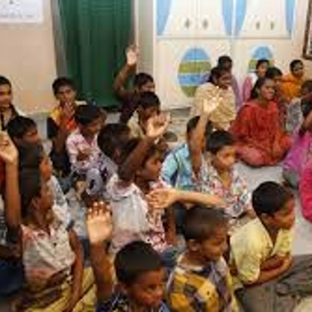 यूपी सरकार ने संभाली 10 हजार अनाथ बच्चों की जिम्मेदारी:पढ़ाई के लिए हर महीने 4000 रुपए और मुफ्त लैपटॉप, शादी के लिए 1.01 लाख रुपए