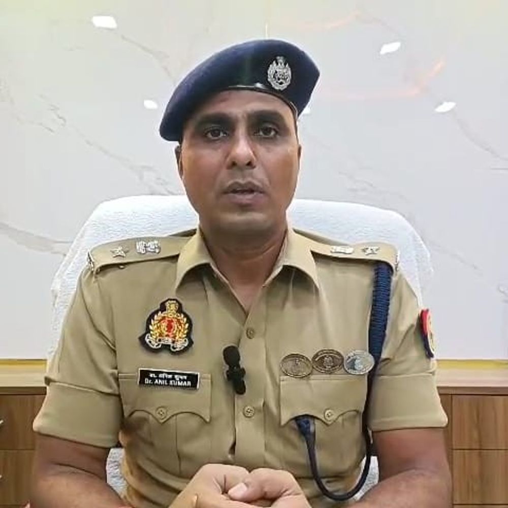 आजमगढ़ में दरवाजा तोड़ने वाले सब इंस्पेक्टर हटाए गए:  15 थानेदारों के कार्यक्षेत्र में हुआ फेरबदल, कानून व्यवस्था को देखते हुए किया गया परिवर्तन – Azamgarh News