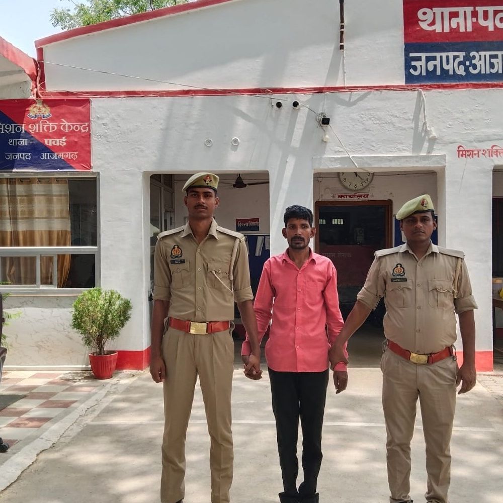 नाबालिग का अश्लील वीडियो बनाकर ब्लैकमेल करने वाला गिरफ्तार:आजमगढ़ के पवई थाने में दर्ज हुआ था मुकदमा, तलाश में जुटी थी पुलिस