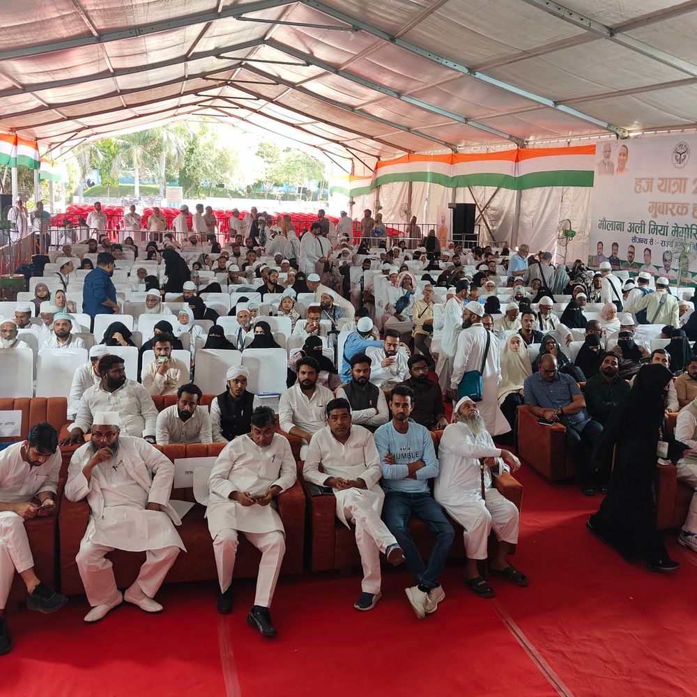 लखनऊ से हज यात्रियों की 9वीं फ्लाइट रवाना:हज सचिव बोले- सऊदी में यात्रियों को कोई असुविधा नहीं होगी