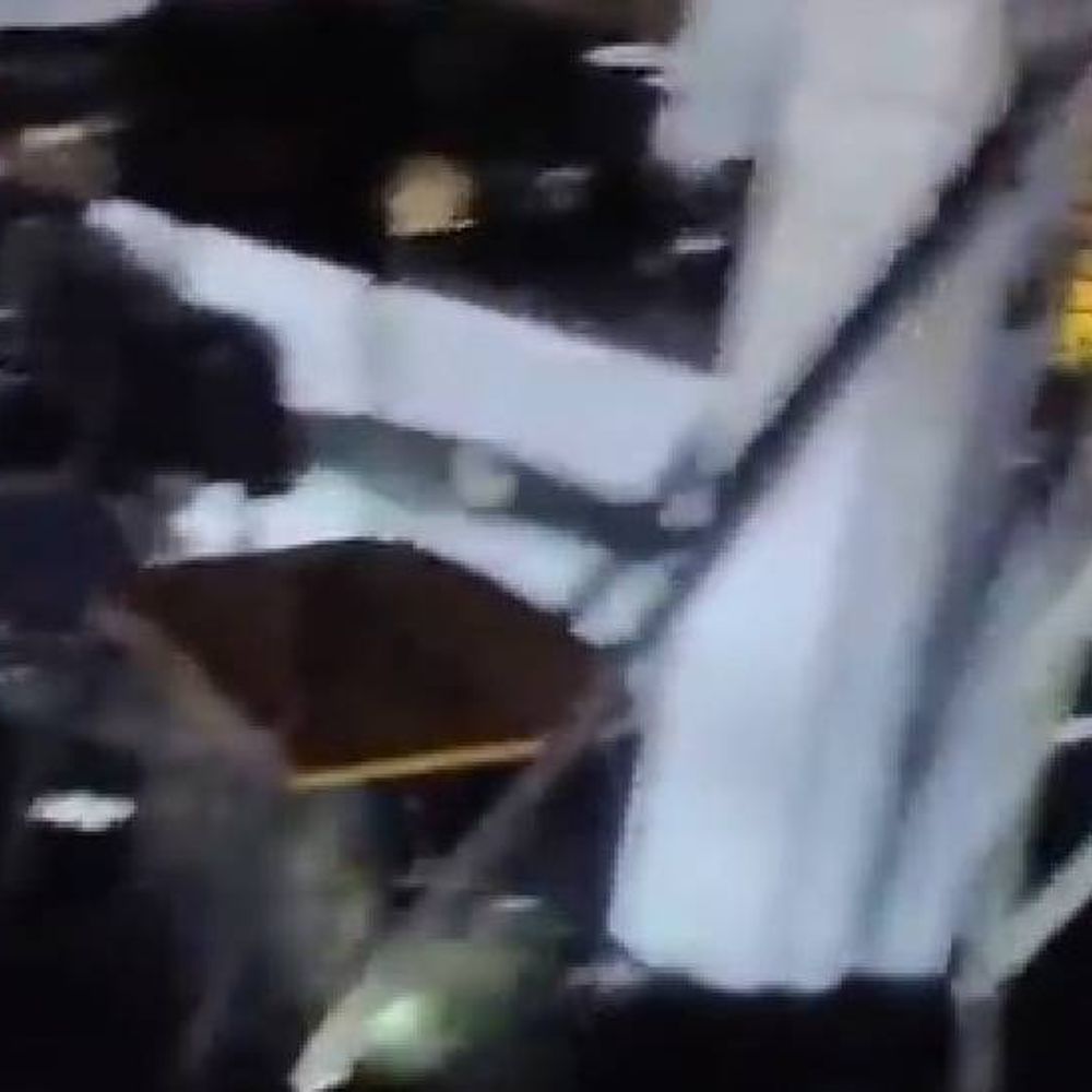 नोएडा के फ्लैट में AC से लगी आग:AC रिमोट से बंद था लेकिन मेन स्वीच खुला था, शॉट सर्किट हुआ और लगी आग