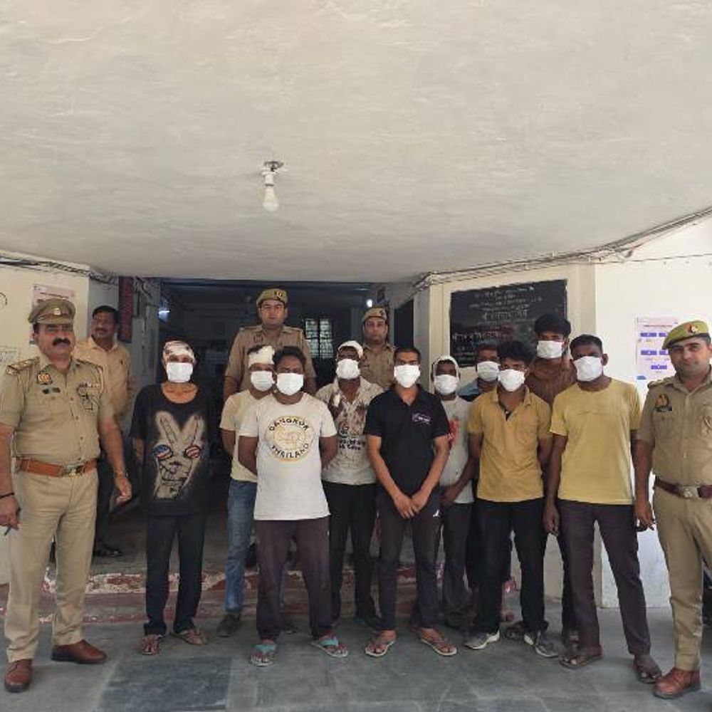 नोएडा में दो पक्षों के बीच मारपीट VIDEO:11 लोगों को पुलिस ने किया गिरफ्तार, एक साल पहले हुई थी रिश्तेदारी