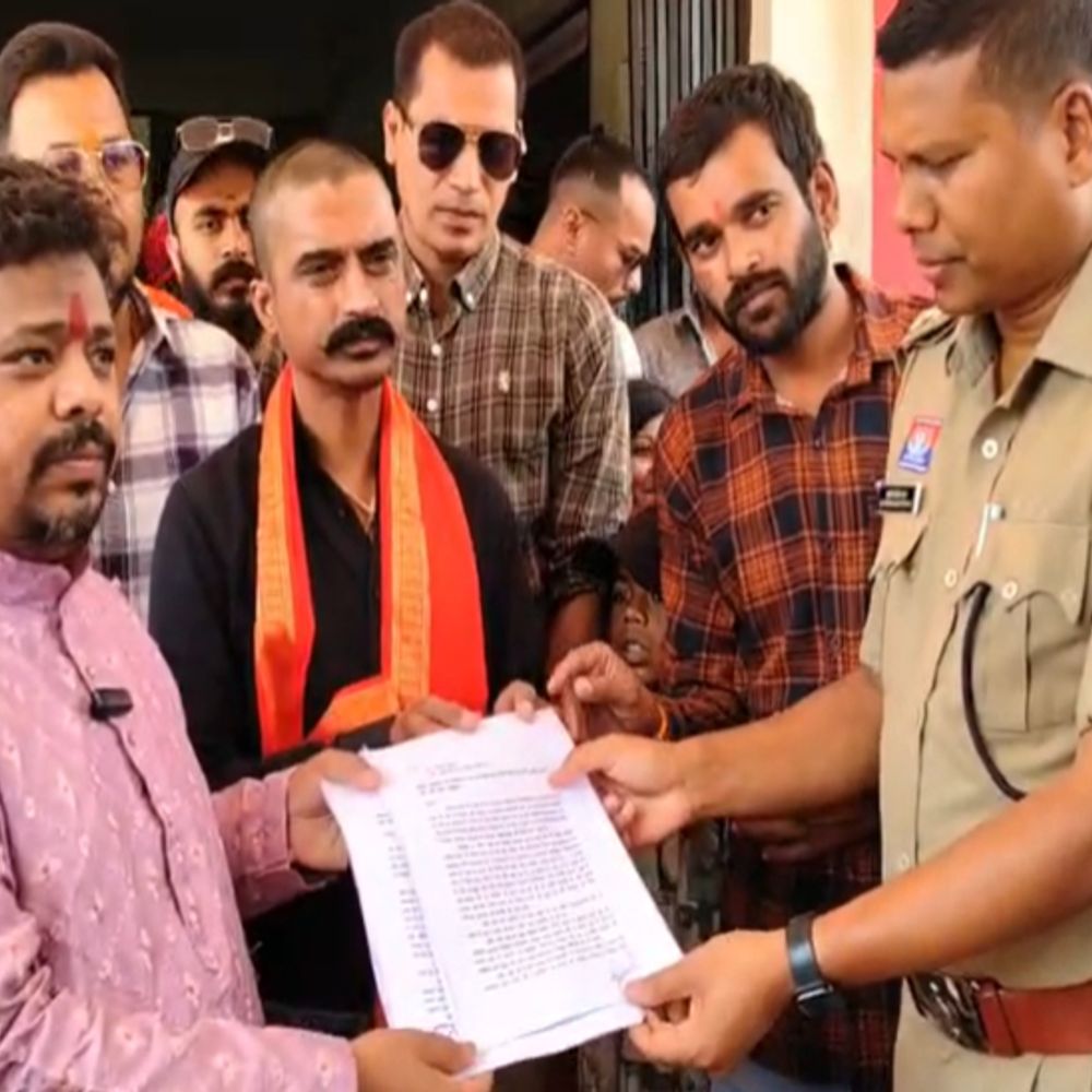 पीठाधीश्वर को व्हाट्सएप पर जान से मारने की मिली धमकी:अभनपुर थाने में दी लिखित शिकायत, सुरक्षा की मांग, पुलिस में जुटी पुलिस