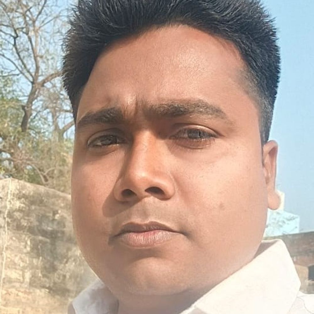 ग्राम प्रधान की शिकायत पर युवक की पीट-पीटकर हत्या:रास्ते में घेरकर कुल्हाड़ी से हमला, 4 दिन पहले ही पिता की तेरहवीं हुई थी