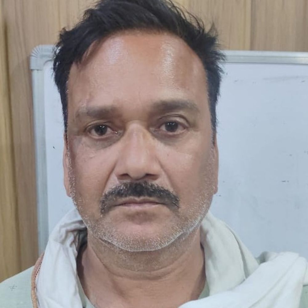 10 हजार की रिश्वत लेते पकड़ा गया चकबंदी कानूनगो:जमीन की पैमाइश के बदले किसान से मांगी थी घूस, एंटी करप्शन टीम ने दबोचा