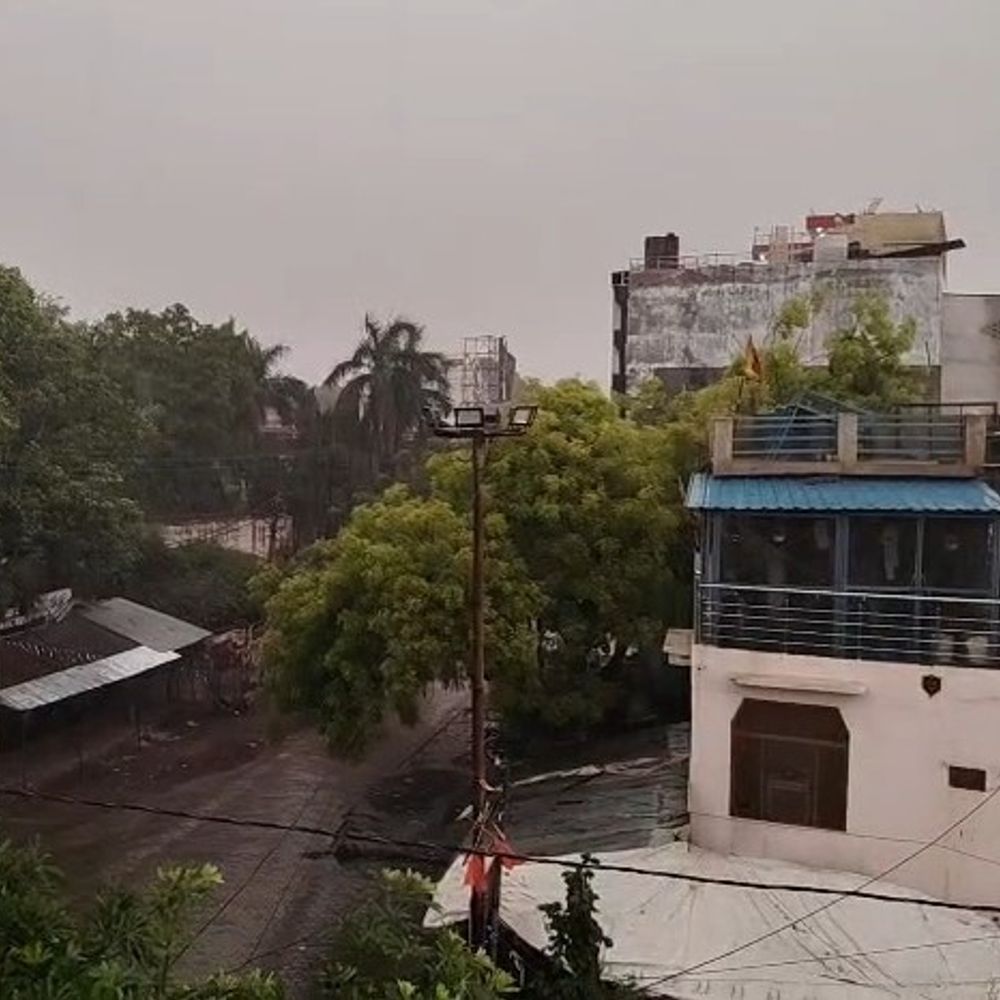 उन्नाव से बारिश से गर्मी में राहत:तापमान में गिरावट दर्ज 26℃ तक पहुंचा, खेतों में पड़ी गेंहू की फसल को नुकसान