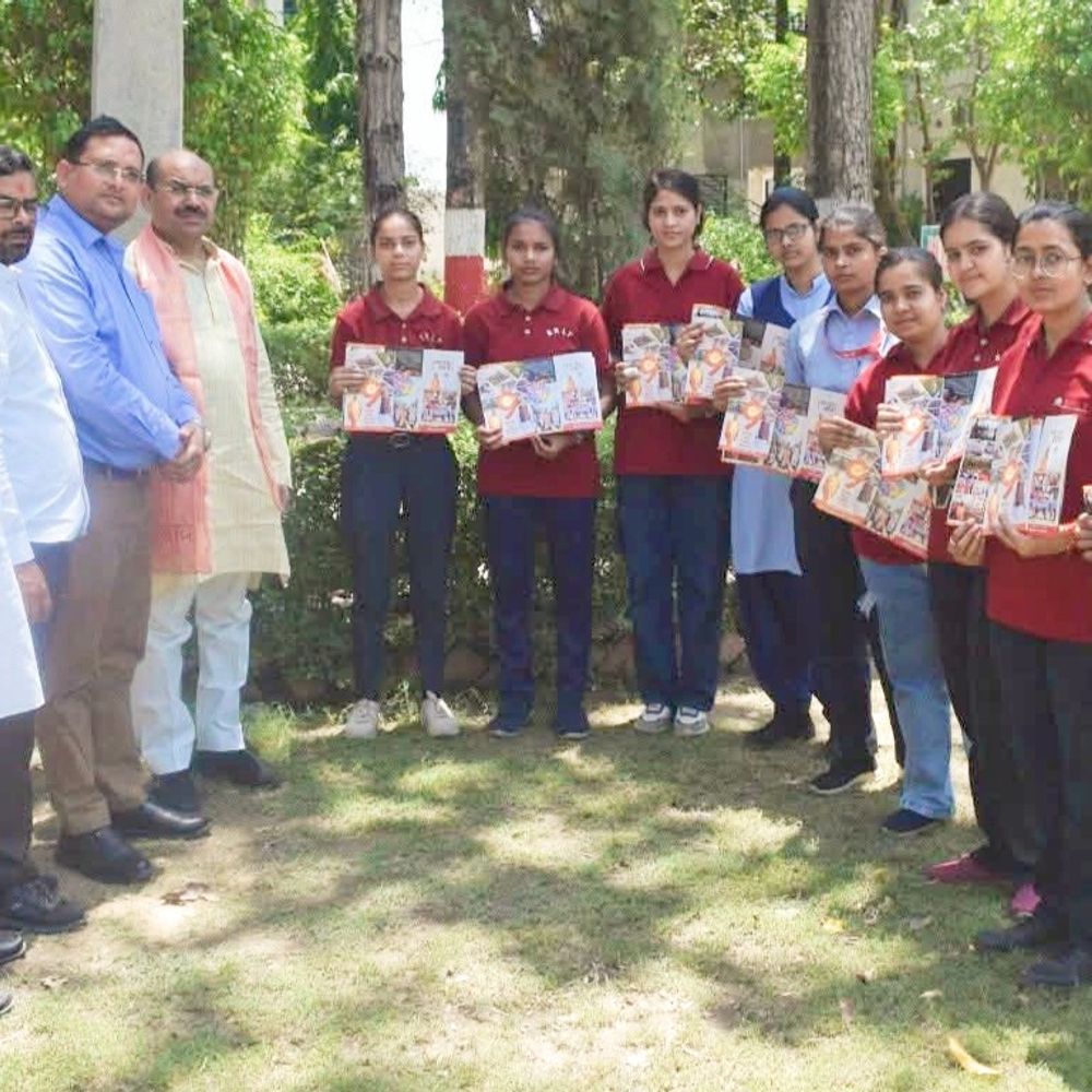 इटावा में नारी शक्ति वंदन अधिनियम पर कार्यक्रम:जिलाध्यक्ष ने कहा- महिलाओं को 33 प्रतिशत आरक्षण देकर BJP ने अपने संकल्प को किया मजबूत