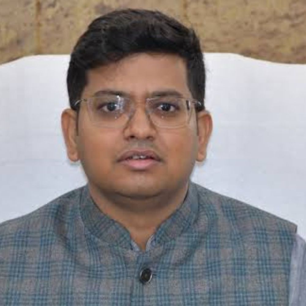 सिद्धार्थनगर में पत्नी की जेवर बेचकर किसान ने दी रिश्वत:नायब तहसीलदार पर कार्रवाई की संस्तुति, 30 हजार वसूली