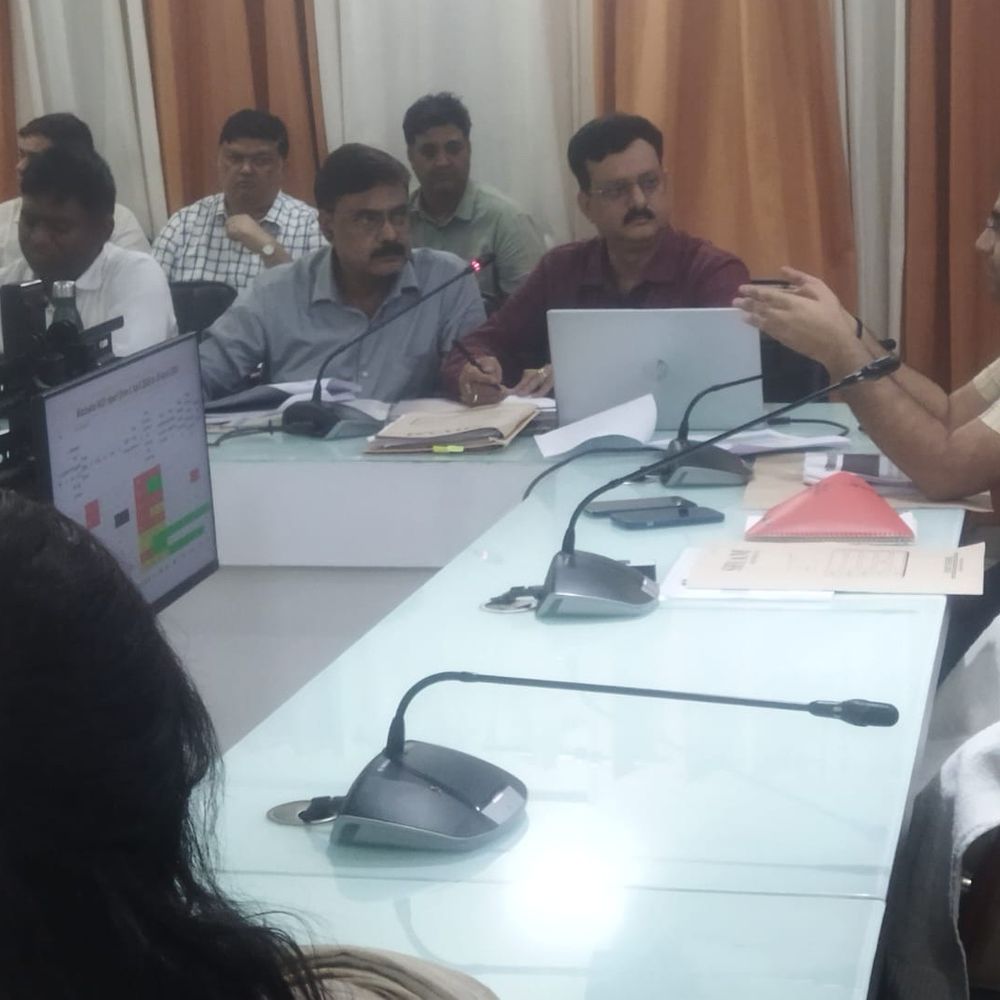 जिला स्वास्थ्य समिति की बैठक में आयुष्मान कार्ड की कम:जिला स्वास्थ्य समिति की बैठक में आयुष्मान कार्ड की कम उपलब्धि पर सीडीओ ने जताई नाराजगी