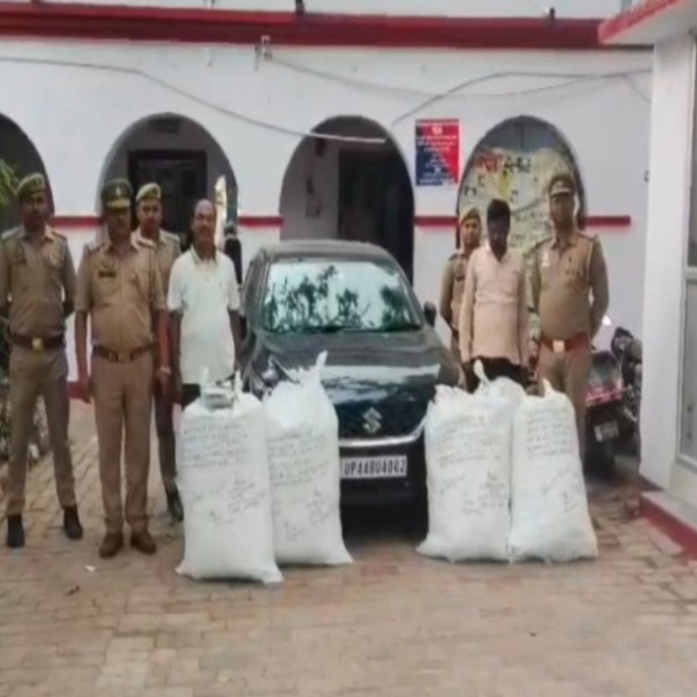 सुल्तानपुर में 99 किलो गांजा बरामद:दो अंतर्राज्यीय तस्कर गिरफ्तार, यूपी में कई जिलों में देनी थी सप्लाई; बिहार से जुड़े नेटवर्क