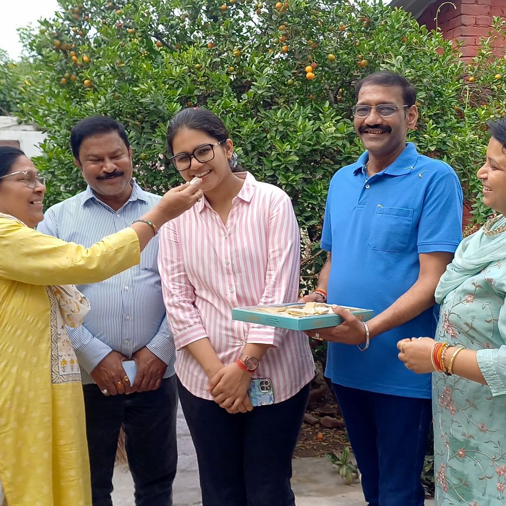 मिर्जापुर में श्रीया ने ICSE हाईस्कूल में किया टॉप:98.8% अंक प्राप्त कर हासिल की सफलता, उच्च न्यायिक सेवा में जाने का लक्ष्य