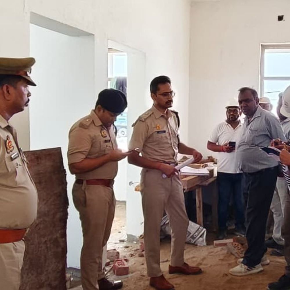 चंदौली एसपी ने निर्माणाधीन पुलिस लाइन का किया निरीक्षण:गुणवत्ता और समय-सीमा पर दिए सख्त निर्देश