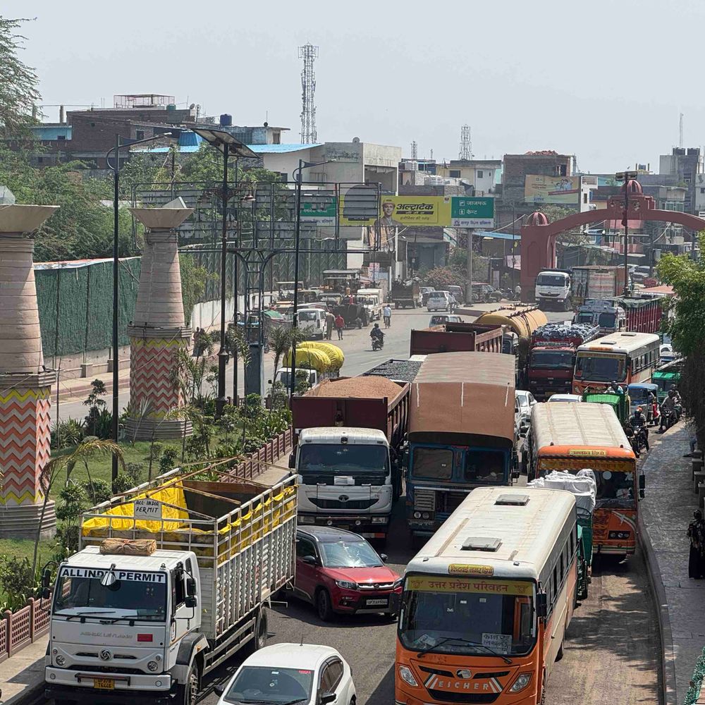 कानपुर के जाजमऊ गंगा पुल की मरम्मत शुरू:5 किमी लंबा जाम, अधिकारी बोले- रात तक पूरा होगा काम