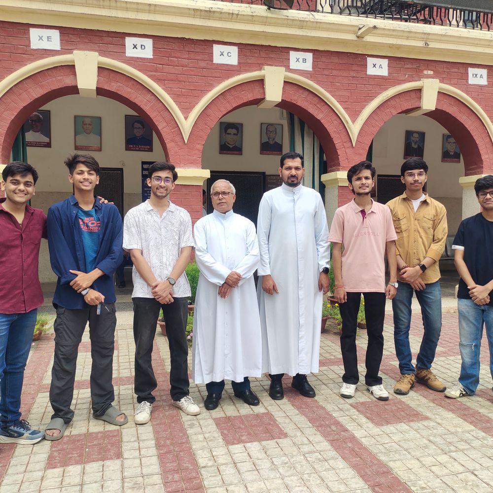 प्रयागराज में 10वीं के टॉपर अनुष्का और आदित्य:ICSE बोर्ड: 12वीं में भी लड़कियों ने बाज़ी मारी, सेंट मेरीज-जीएचएस में उत्साह