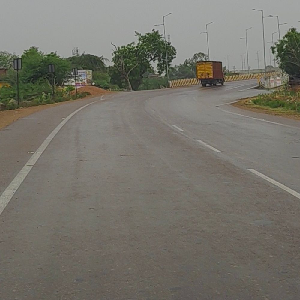 अमेठी में तेज हवा के साथ बारिश:ओले गिरने के बाद से तापमान में गिरावट, गर्मी से मिली निजात