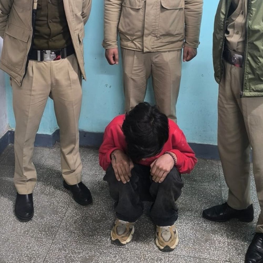 शिमला बॉटल स्टोर में चोरी के दो आरोपी गिरफ्तार:  महिला वेश में करते थे वारदात, CCTV से खुली पोल, रात में 35,000 रुपये नकद चुराए थे – Shimla News