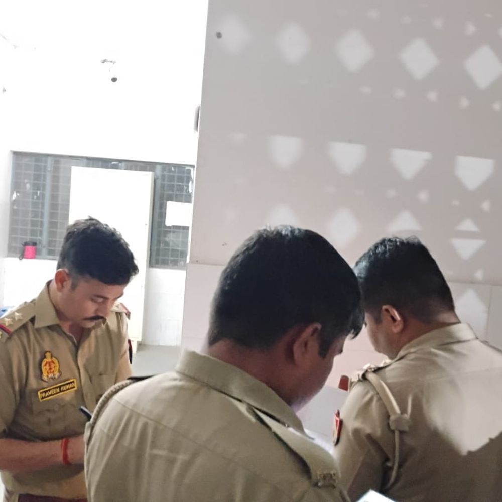 हापुड़ में बाइक टक्कर से एक युवक की मौत:आंधी-बूंदाबांदी के बीच कई इलाकों की बिजली आपूर्ति ठप