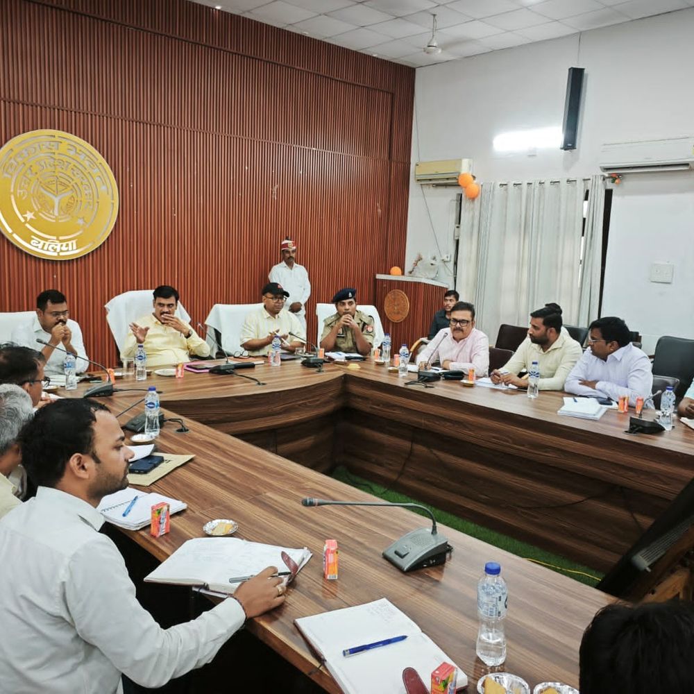 बलिया में बाढ़ पूर्व तैयारियों की समीक्षा:स्टीयरिंग ग्रुप की बैठक में अधिकारियों को सौंपी जिम्मेदारी