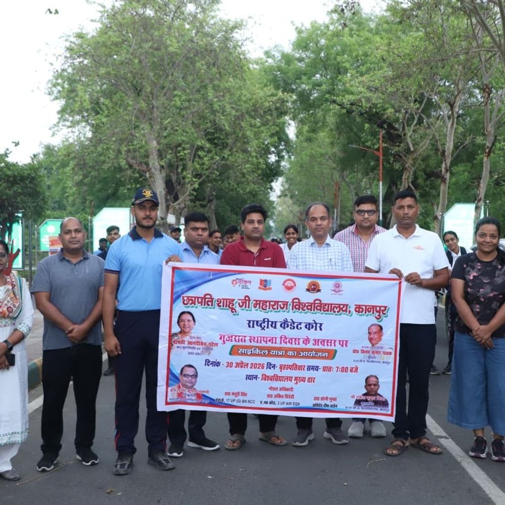 CSJMU में निकली साइकिल रैली:एनसीसी कैडेट्स ने दिया सेहत और एकजुटता का संदेश