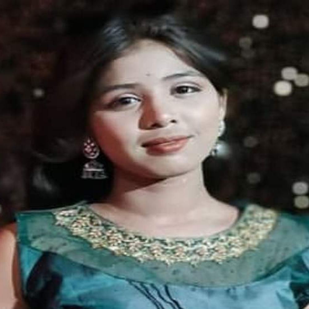 बर्थ-डे से एक दिन पहले युवती ने किया सुसाइड:केक-गिफ्ट लेकर लौटे परिवार को फंदे पर लटकी मिली छात्रा,कपड़े खरीदने कम पैसे देने से थी नाराज