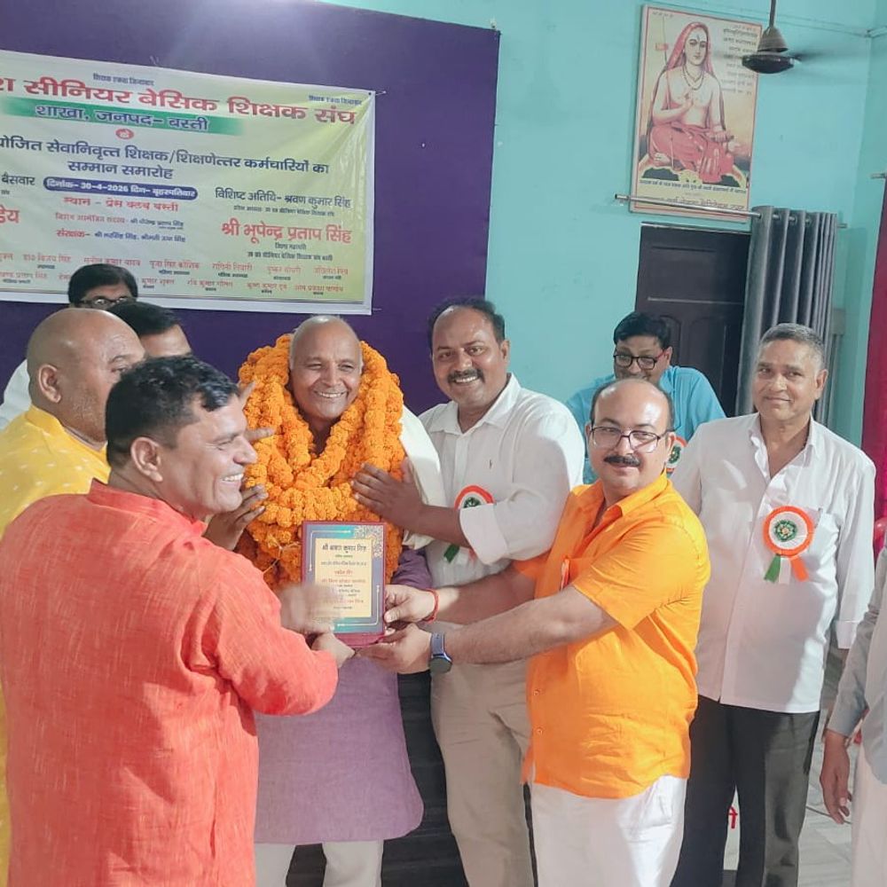 शिक्षक संघ ने पुरानी पेंशन, टीईटी पर संघर्ष का ऐलान:सेवानिवृत्त शिक्षकों का सम्मान, सरकार पर हितों की अनदेखी का आरोप