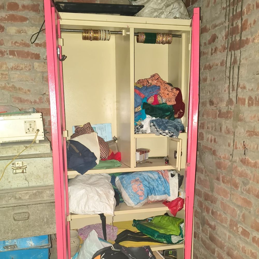 कौशांबी में घर का ताला तोड़कर 6 लाख की चोरी:दावत से लौटने पर परिवार को घटना की हुई जानकारी