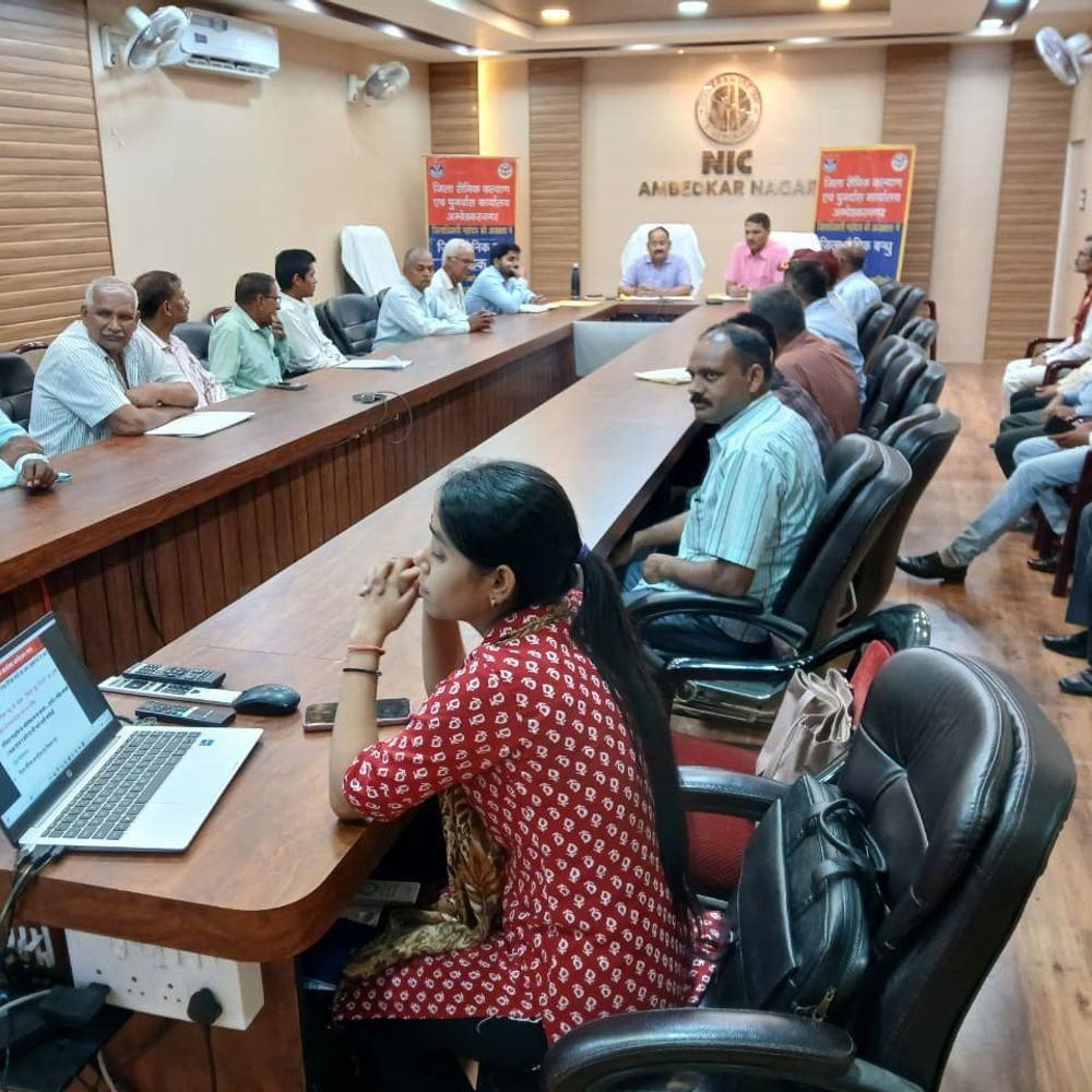 अंबेडकरनगर में एडीएम ने ली सैनिक बंधु की बैठक:4 प्रार्थना पत्रों का निस्तारण, गन लाइसेंस पर दिए निर्देश