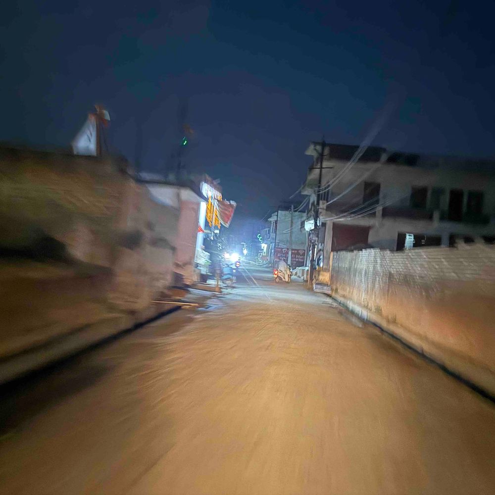 बुलंदशहर में आंधी से बिजली गुल:शहर समेत 100 से अधिक गांवों में अंधेरा, तीन घंटे से लाइट नहीं