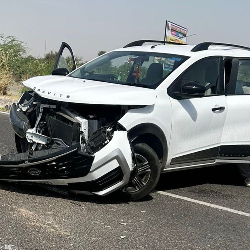 डीडवाना में दो कारों की आमने-सामने की भिड़ंत:  रॉन्ग साइड से आ रही कार से हुई टक्कर, सभी सवार सुरक्षित बचे – Didwana-Kuchaman News