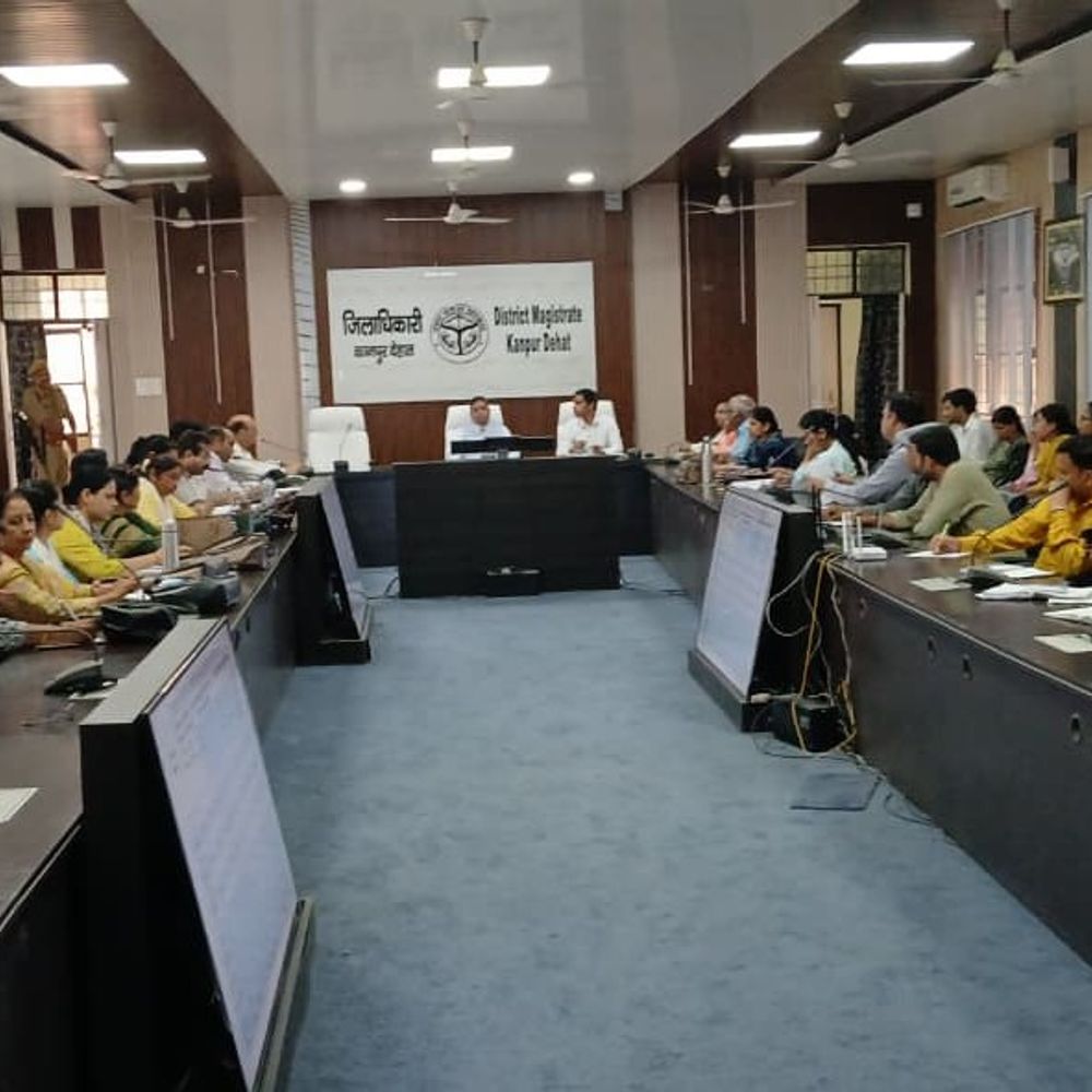 जिलाधिकारी ने पोषण समिति की बैठक की:आंगनबाड़ी केंद्रों के निर्माण, निरीक्षण और पोषाहार वितरण पर दिए निर्देश