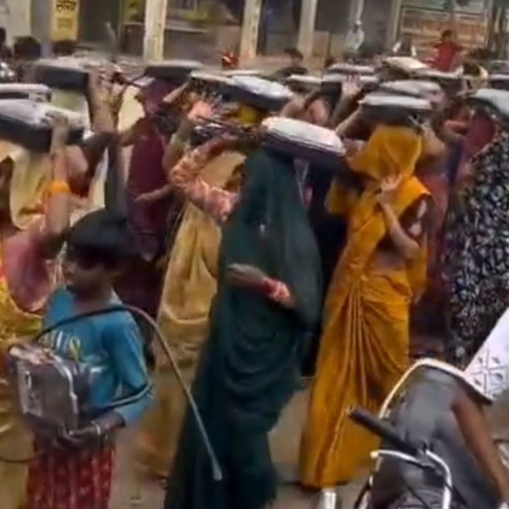 लखीमपुर खीरी में स्मार्ट मीटर के विरोध में जोरदार प्रदर्शन:बिजली बिल बढ़ने और अनियमितता के आरोप, जनप्रतिनिधियों ने दी आंदोलन तेज करने की चेतावनी