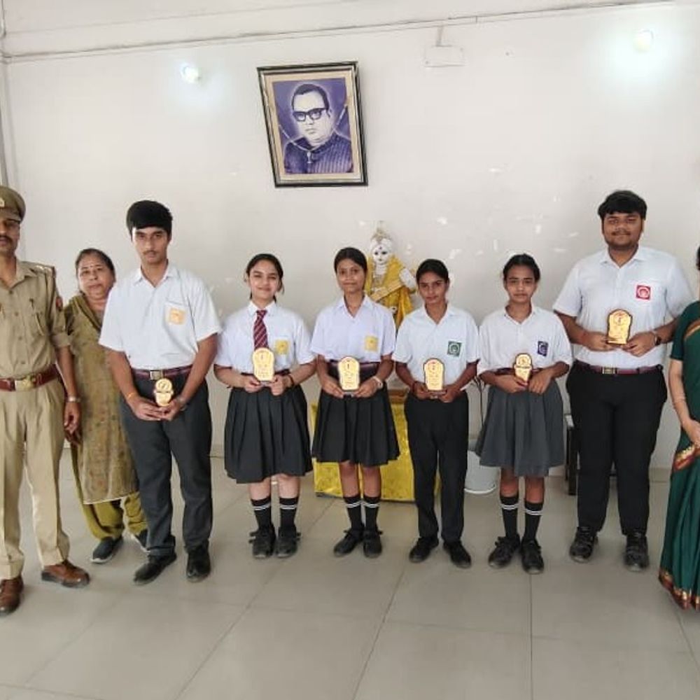 पूर्वी मिश्रा ने कला प्रतियोगिता में जीता प्रथम स्थान:फर्रुखाबाद में अग्निशमन सेवा सप्ताह, विजेताओं को किया सम्मानित