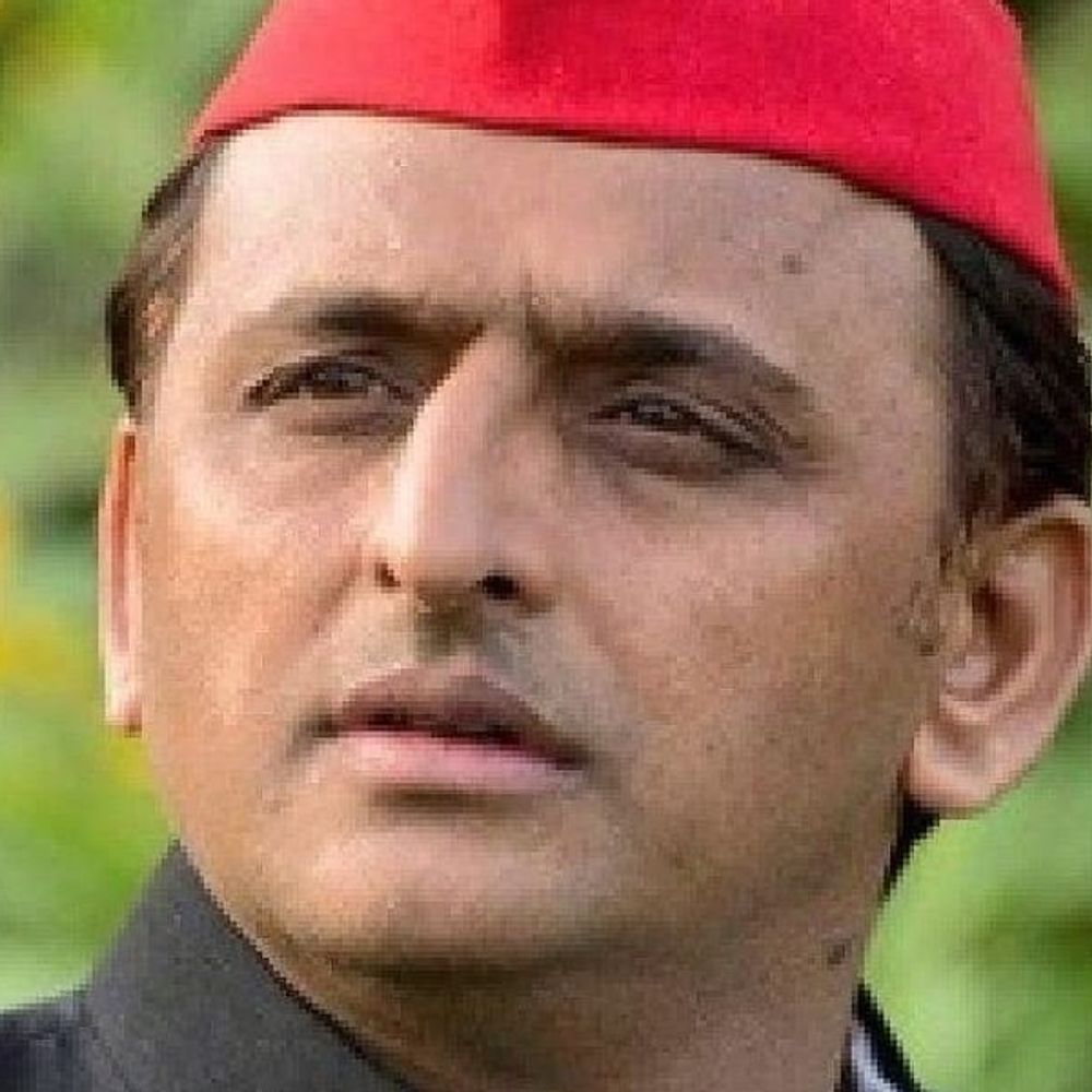 हरदोई में शिल्पी के परिजनों से मिलने पहुंचे अखिलेश:13 अप्रैल को हुई थी हत्या, आरोपी पिता-पुत्र जेल भेजे जा चुके