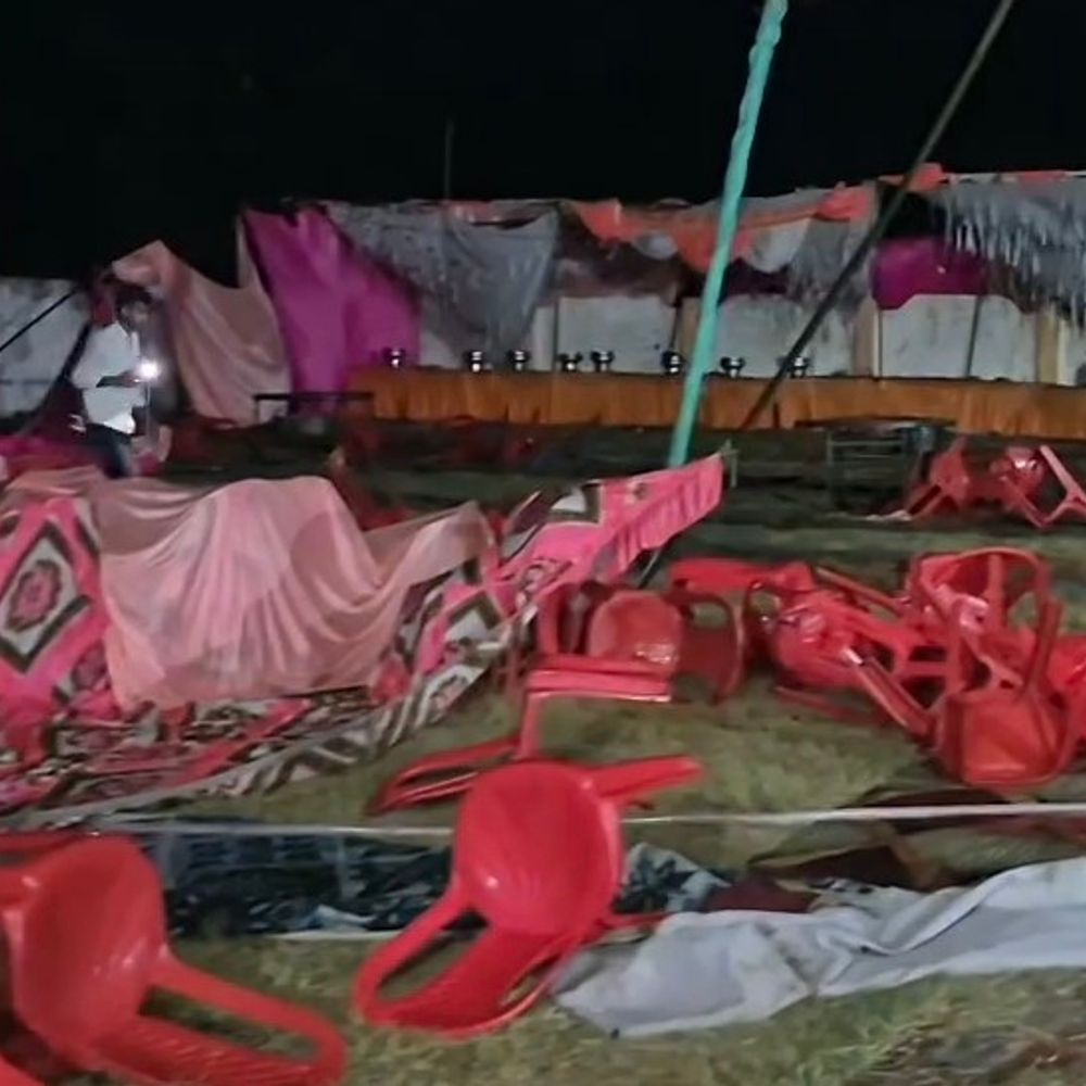 हरदोई में 80 किमी प्रति घंटे की रफ्तार से आंधी:शहर और कस्बों में धूल का गुबार छा गया, पेड़ गिरे, टेंट उड़े