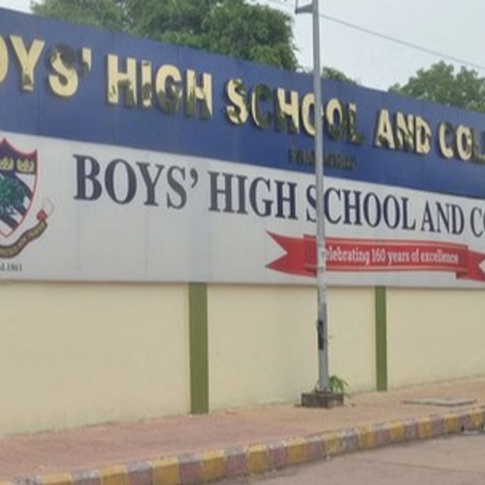 बिग बी के स्कूल में 10 करोड़ का गबन:प्रयागराज के ब्वॉयज हाईस्कूल का मामला, ईओडब्ल्यू में एक्टिंग प्रिंसिपल पर एफआईआर