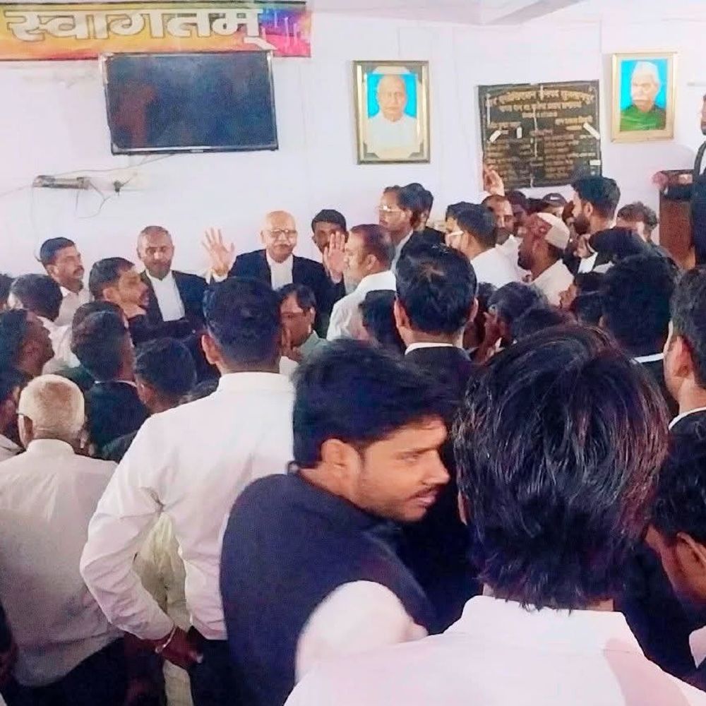 सुल्तानपुर अधिवक्ता संघ ने बायलॉज संशोधन प्रस्ताव वापस लिया:कार्यकाल बढ़ाने के प्रस्ताव पर अधिवक्ताओं का विरोध