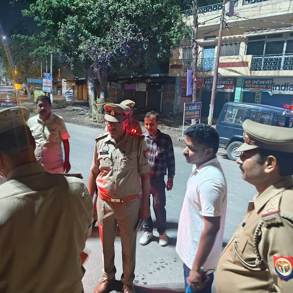 अमेठी एसपी सरवणन टी ने रात में सुरक्षा जांची:गौरीगंज और जायस में 'ऑपरेशन चक्रव्यूह' की हकीकत परखी