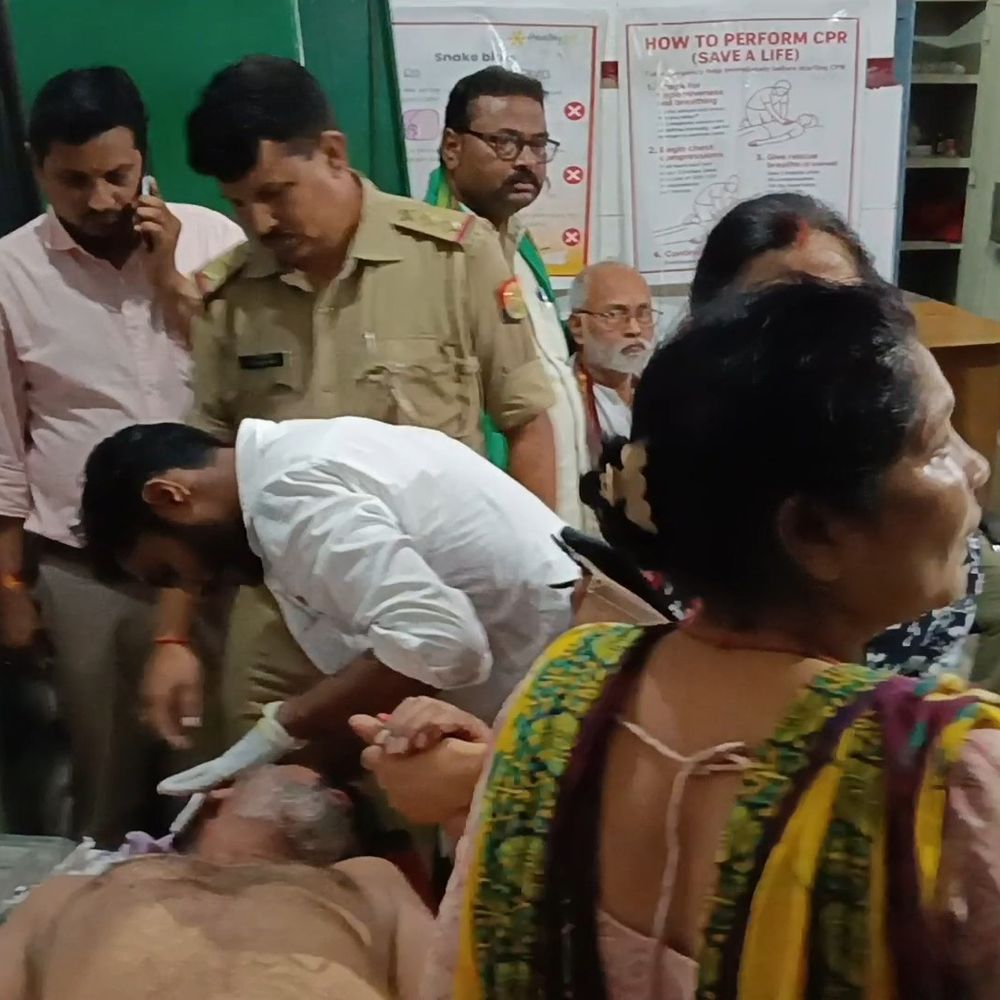 कार सवारों ने कपड़ा व्यापारी को पीटा...लूटे 15 हजार रुपए:लालगंज में स्थानीय लोगों ने परिजनों को दी सूचना; जिला अस्पताल रेफर