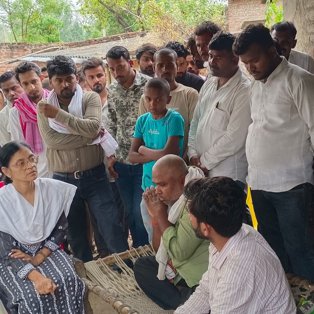 सुल्तानपुर में युवक की हत्या, प्रधान पति पर आरोप:दूसरे दिन भी अंतिम संस्कार रुका, परिजन आरोपियों की गिरफ्तारी पर अड़े; समझाने में जुटा प्रशासन