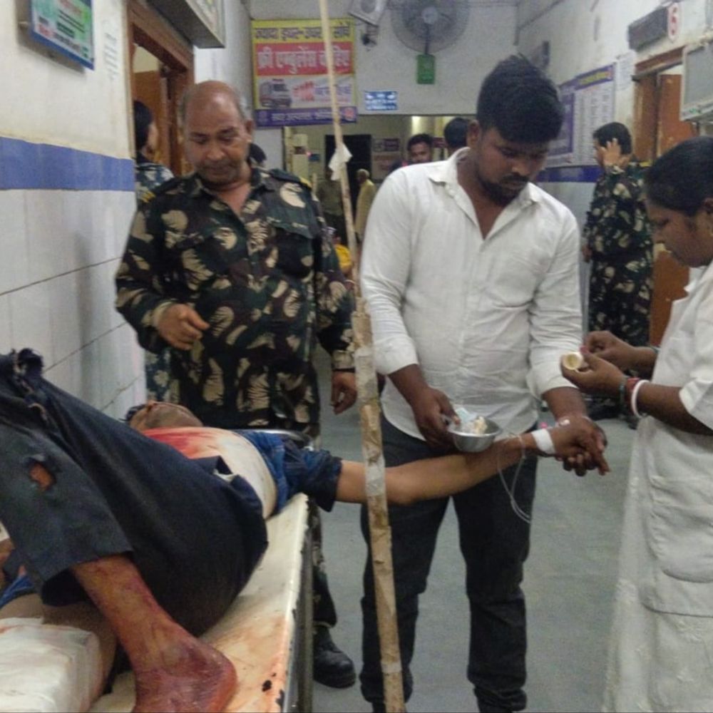 औरंगाबाद में अज्ञात वाहन ने ऑटो में मारी टक्कर:एक ही परिवार के चार लोग घायल, शादी समारोह से घर लौट रहे थे सभी