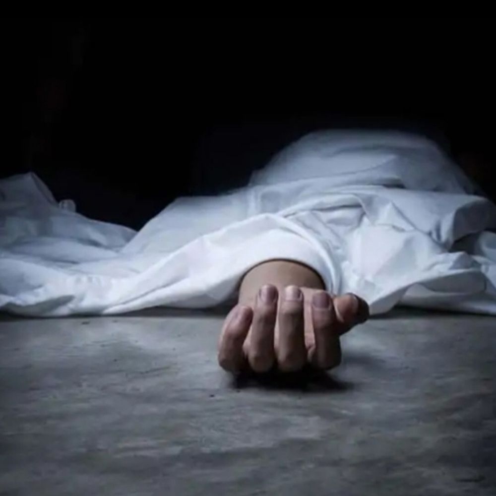 तेज रफ्तार कैब दुकान में घुसी, चालक की मौत:सवारी लेने जा रहा था, पुलिस ने पोस्टमार्टम के बाद शव परिजनों को सौंपा