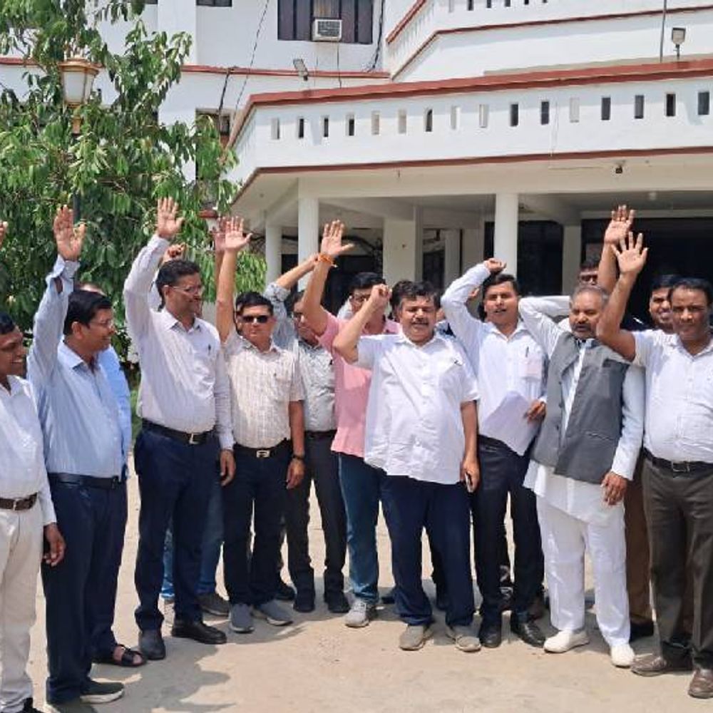 'पद की गरिमा के विरुद्ध लगाई ड्यूटी':गोरखपुर में शिक्षक संघ ने जताया असंतोष, अधिकारियों को सौंपें ज्ञापन