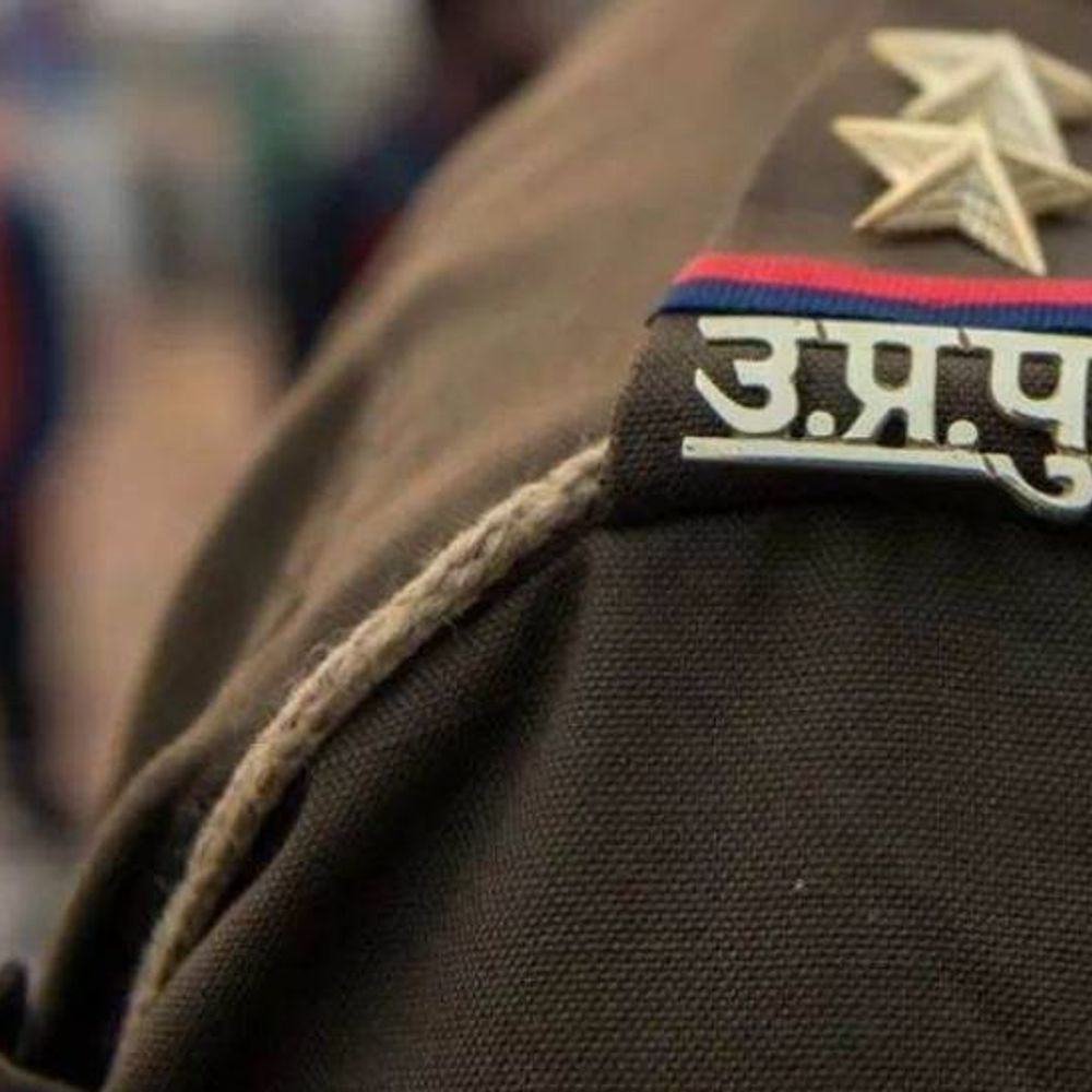 गोरखपुर के 11 थाने पर नई तैनाती:सात थानेदारों का गैर जनपद तबादला, दूसरे जिले से आए पुलिस कर्मियों को दी गई जिम्मेदारी