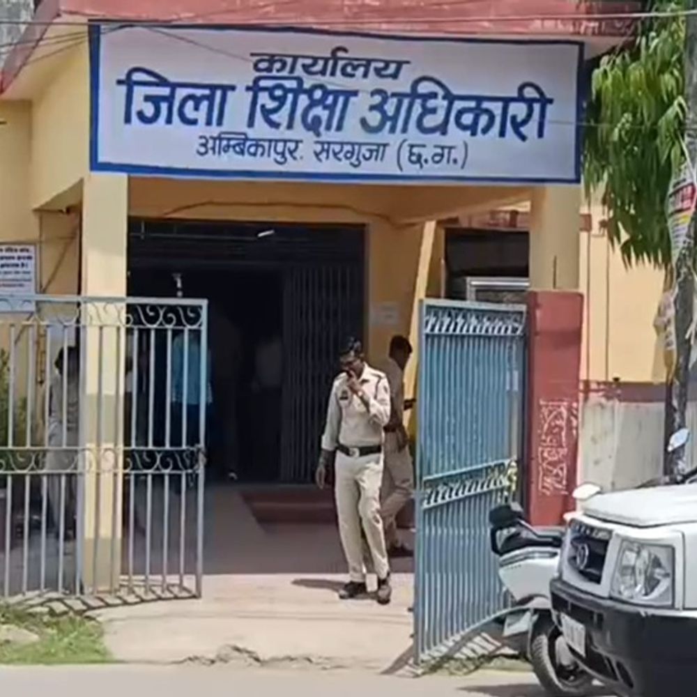 जनगणना बैठक में नशे की हालत में पहुंचा टीचर, सस्पेंड:  SDM से की बहस तो कराया गया मेडिकल चेकअप, DEO ने की कार्रवाई – Ambikapur (Surguja) News
