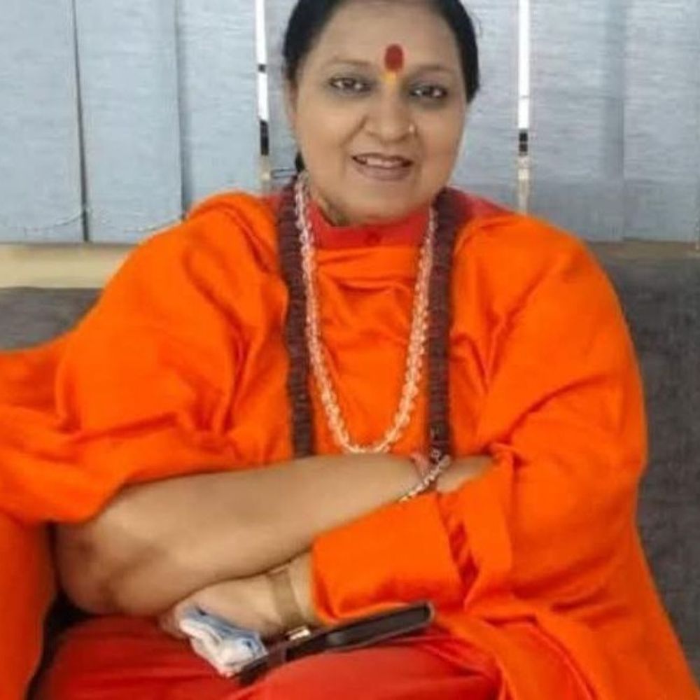 डासना धाम मंदिर की महंत यति चेतनानंद सरस्वती का निधन:मेरठ निवासी हिंदुवादी वक्ता की 51 साल की उम्र में हार्टअटैक से हुई मौत