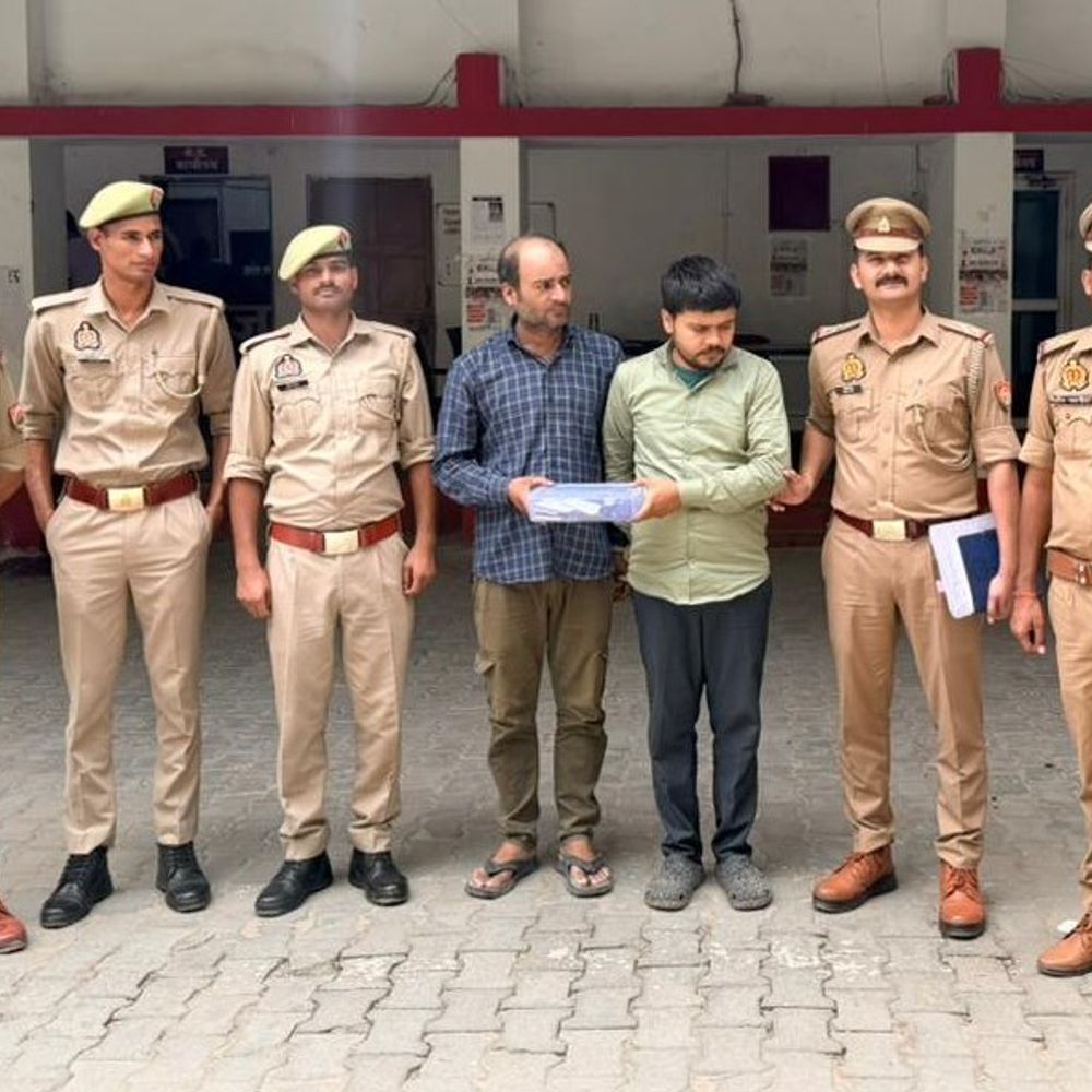 झांसी में आईपीएल सट्टा खिला रहे दो बुकी गिरफ्तार:अब तक आठ करोड़ का लेनदेन कर चुके हैं, मेन बुकी फरार