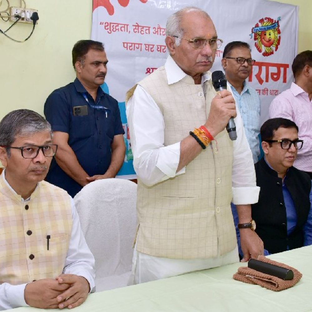 पराग फैक्ट्री में श्रमिकों का सम्मान:लखनऊ में बोले मंत्री- ‘वन ट्रिलियन डॉलर इकोनॉमी की नींव हैं मजदूर’